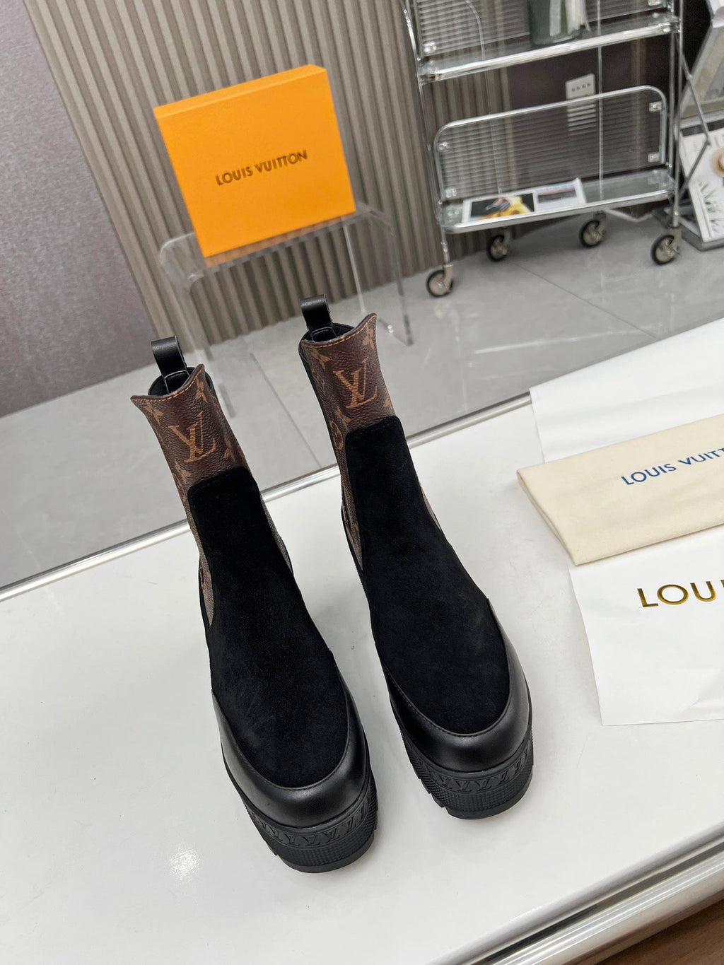 LV WOMEN SHORT BOOT IN BLACK SUEDE AND CHOCOLATE BROWN CALFSKIN