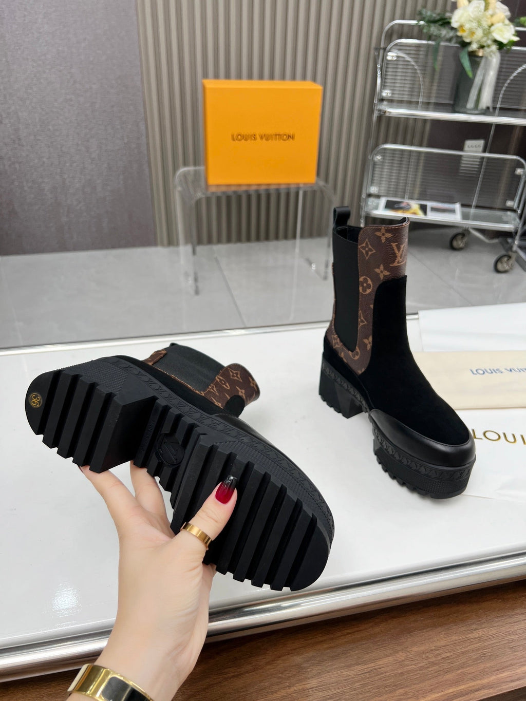 LV WOMEN SHORT BOOT IN BLACK SUEDE AND CHOCOLATE BROWN CALFSKIN