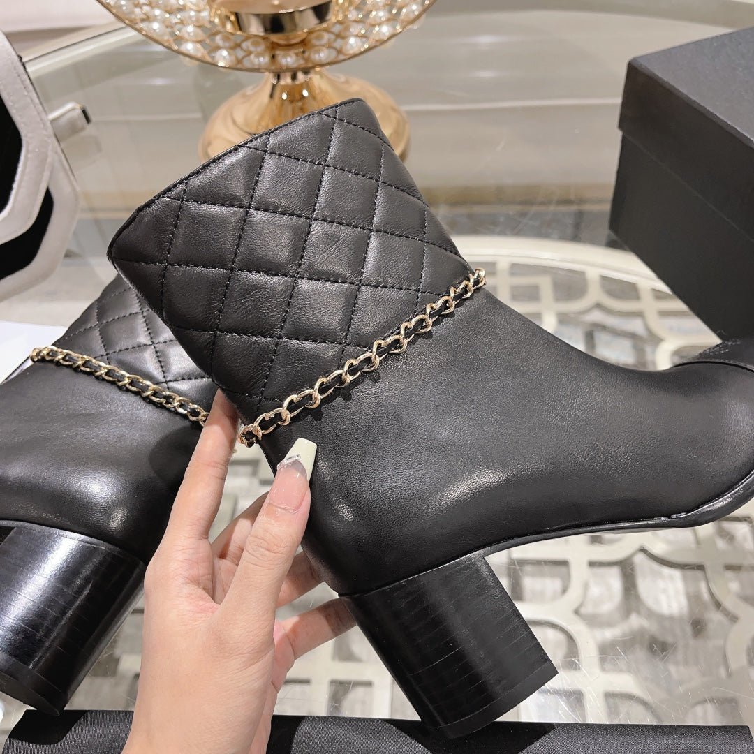 MID-HEEL ANKLE BOOTS IN BLACK CALFSKIN