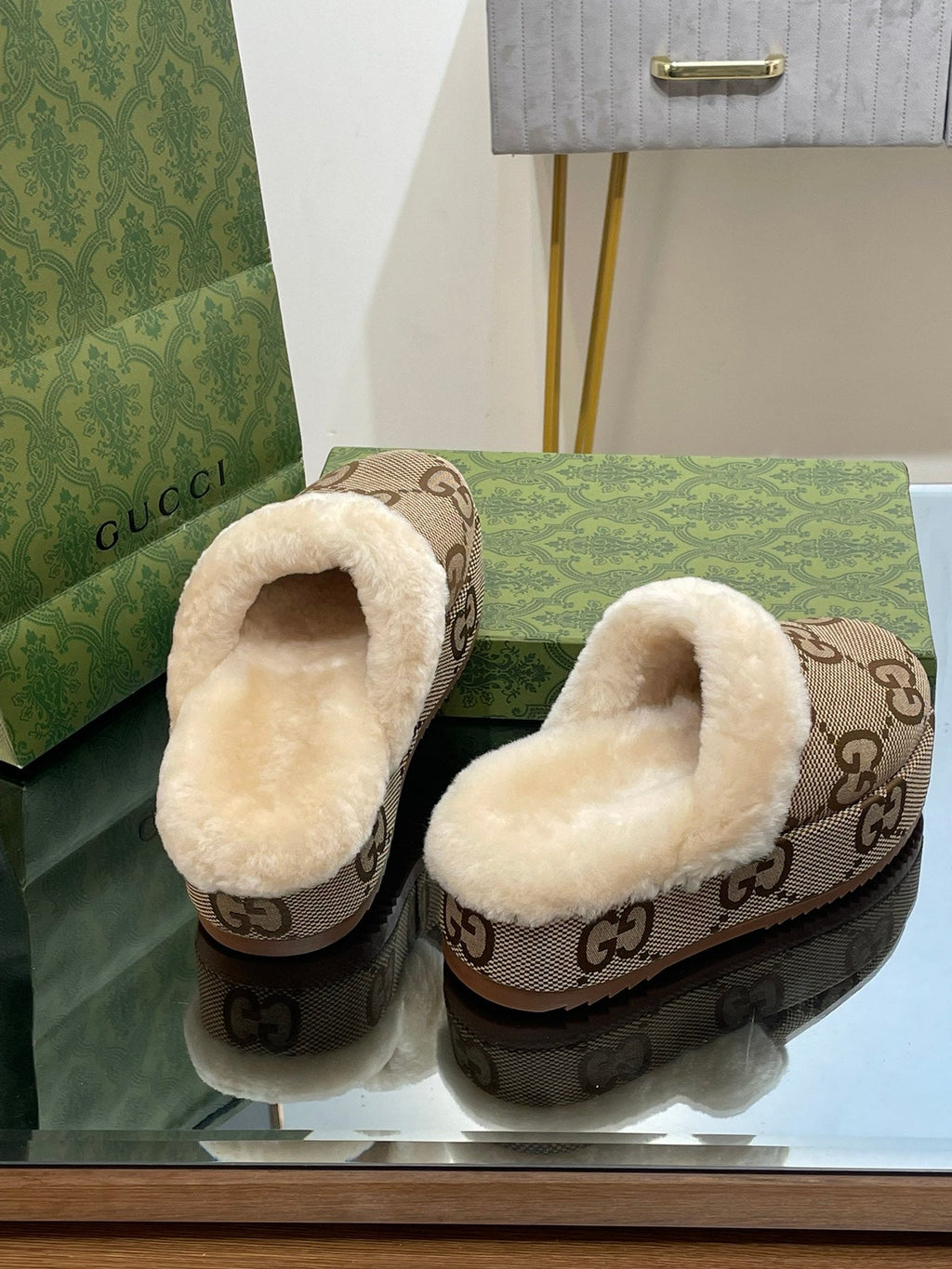 GG MOLLY MULE IN CAMEL BROWN MONOGRAM JACQUARD FABRIC AND SHEARLING LINING