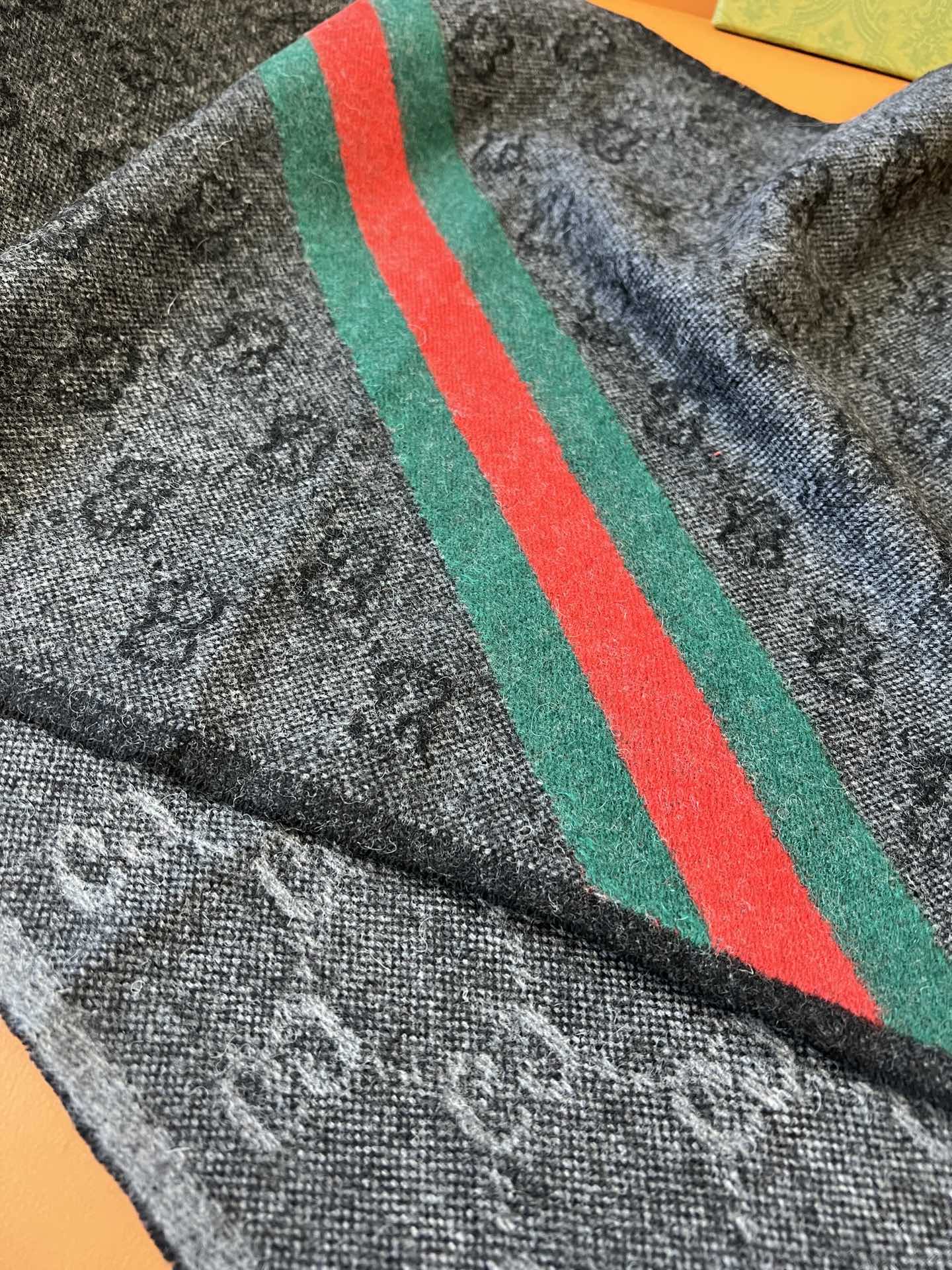 GUCCI 25S SCARF 190 IN WOOL 636371