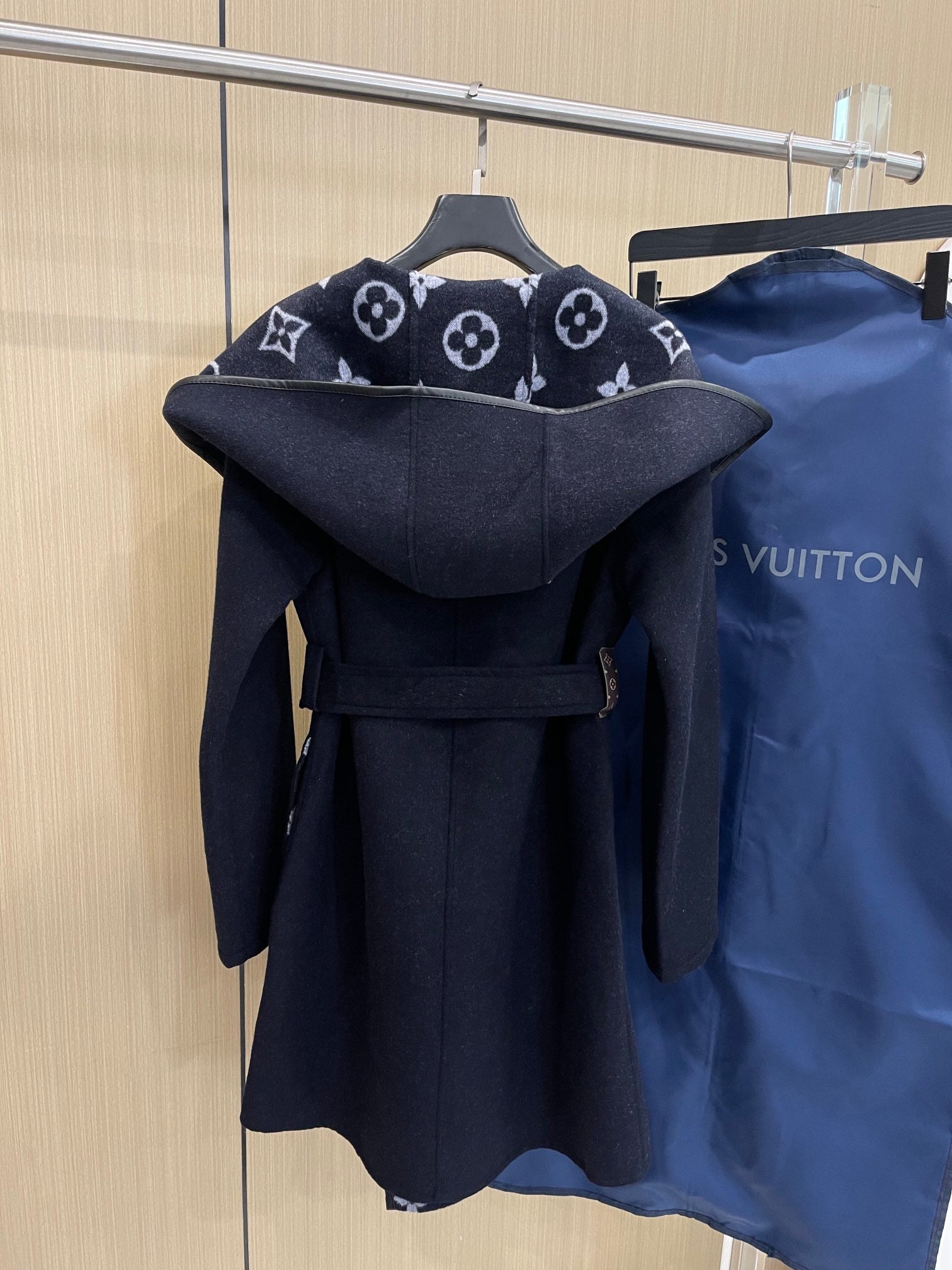 LV 25S HOODED JACKET 0018