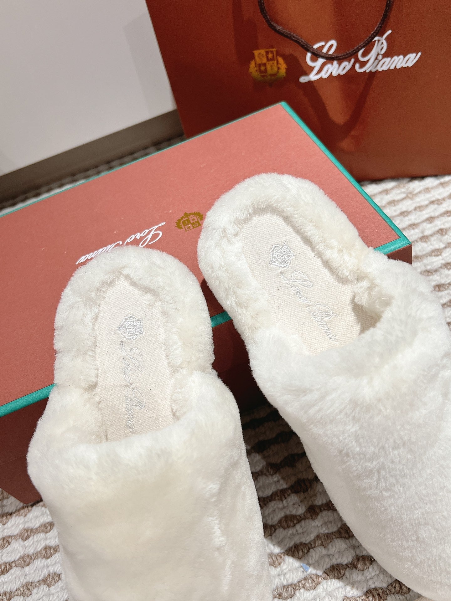 LP NATURAL WINTERCOZY WOOL WHITE SLIPPERS