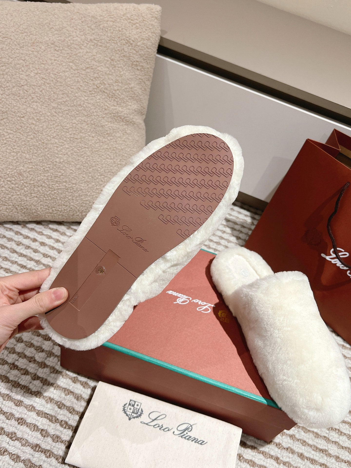 LP NATURAL WINTERCOZY WOOL WHITE SLIPPERS