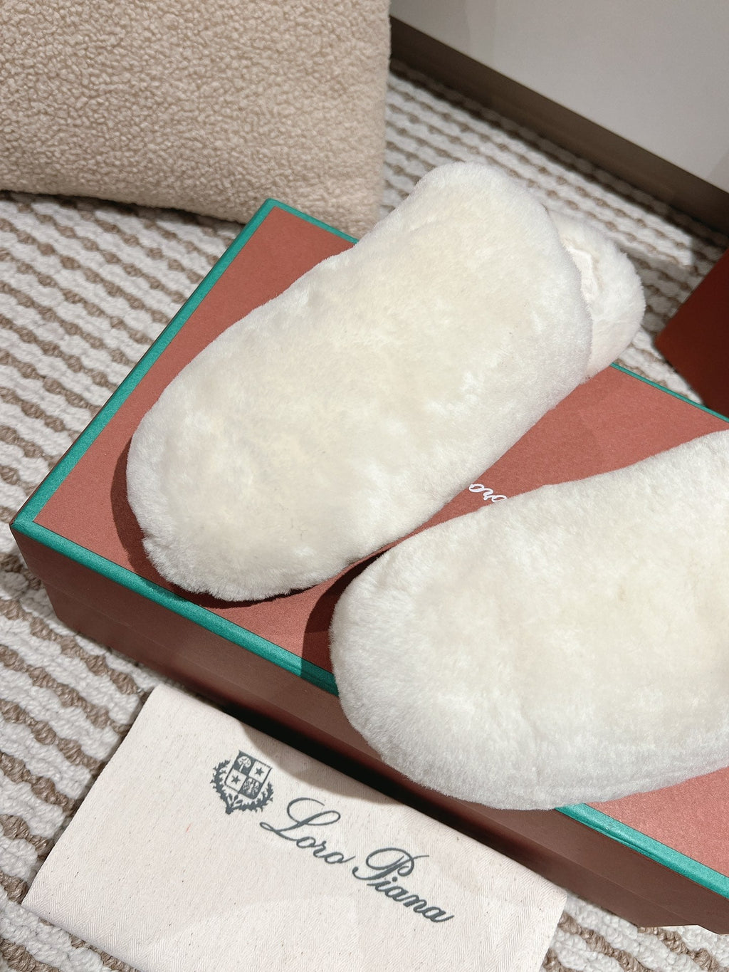 LP NATURAL WINTERCOZY WOOL WHITE SLIPPERS