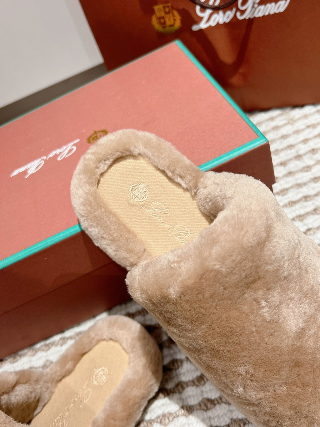 LP NATURAL WINTERCOZY WOOL ALMOND SLIPPERS