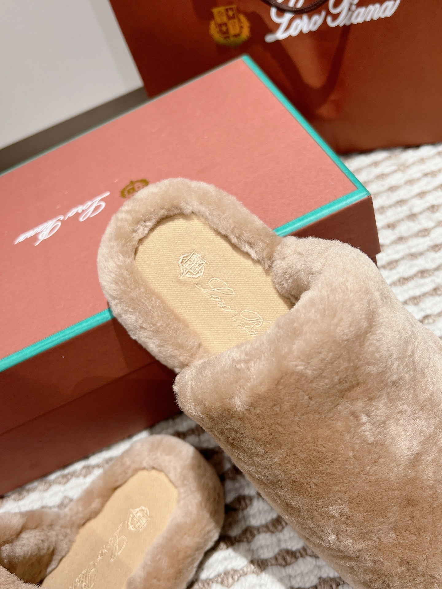 LP NATURAL WINTERCOZY WOOL ALMOND SLIPPERS