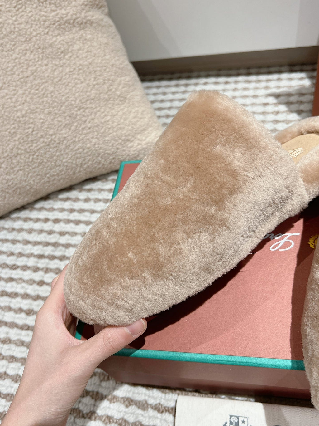 LP NATURAL WINTERCOZY WOOL ALMOND SLIPPERS