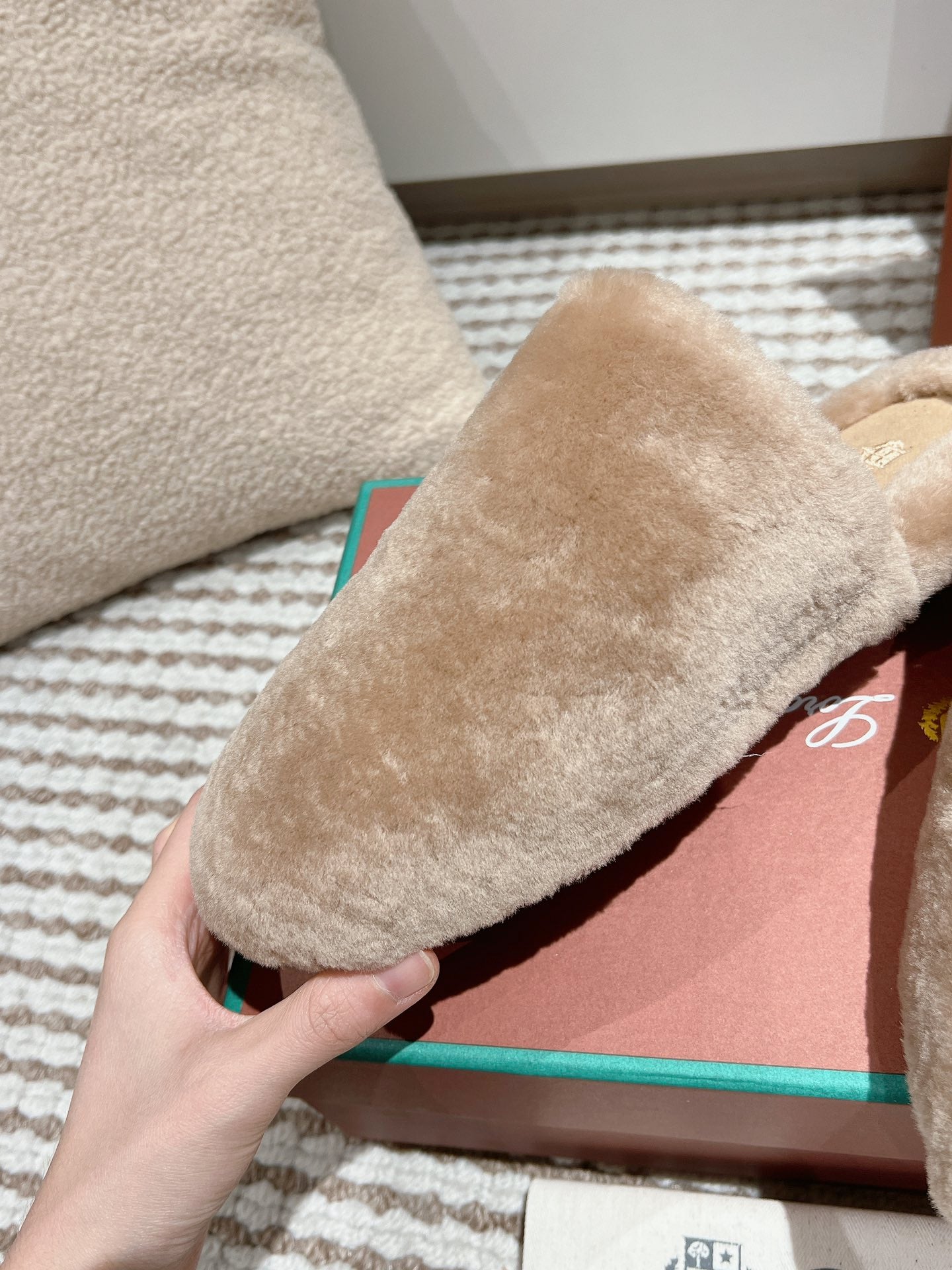 LP NATURAL WINTERCOZY WOOL ALMOND SLIPPERS