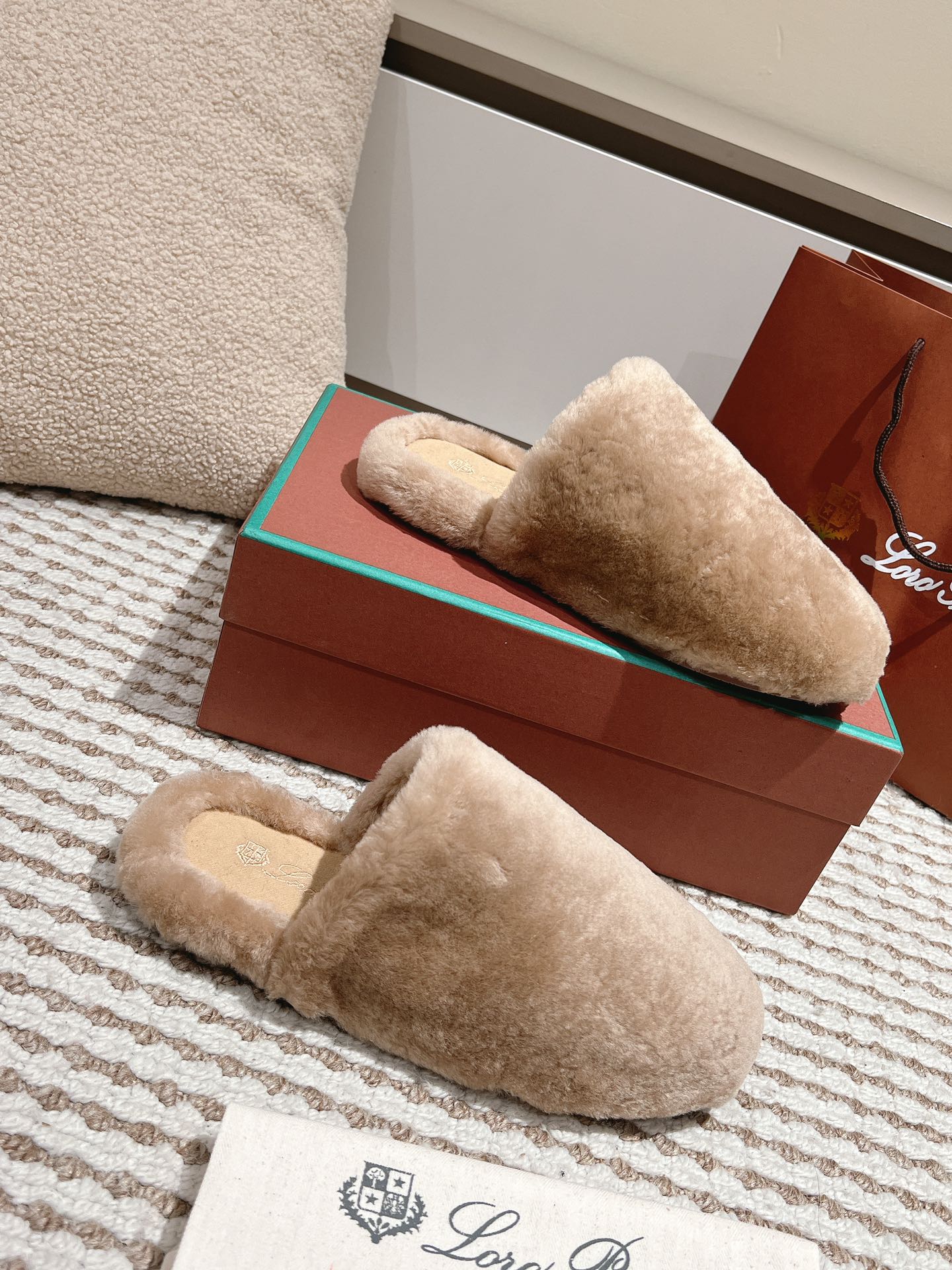 LP NATURAL WINTERCOZY WOOL ALMOND SLIPPERS