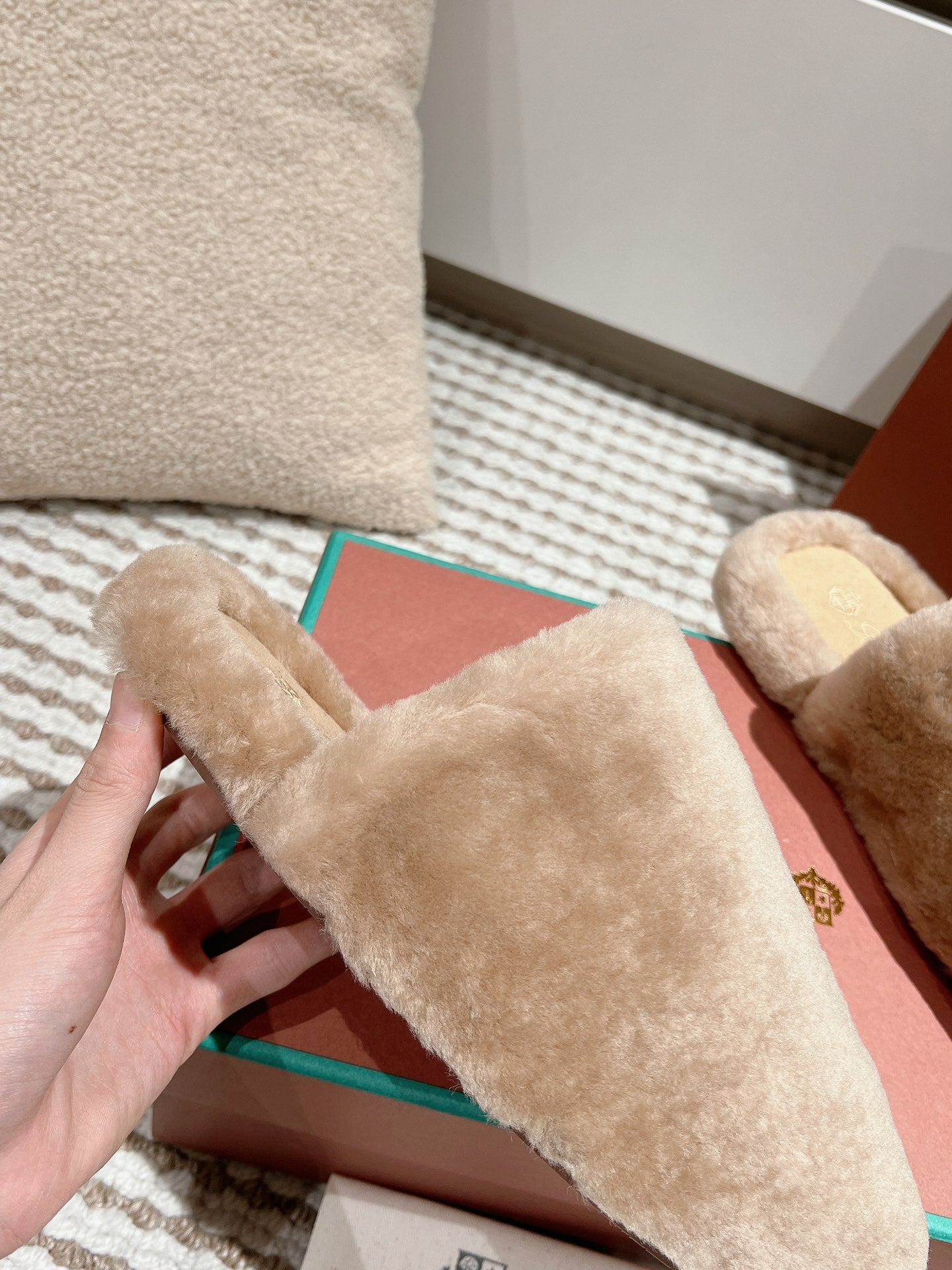 LP NATURAL WINTERCOZY WOOL ALMOND SLIPPERS