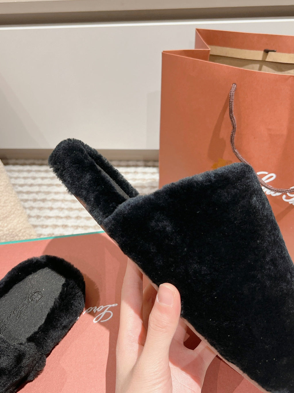 LP NATURAL WINTERCOZY WOOL BLACK SLIPPERS