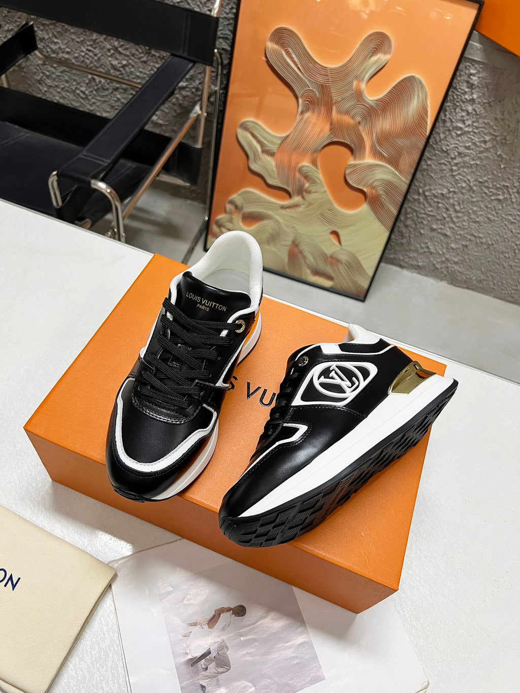 LV WOMEN SNEAKER IN BLACK CALFSKIN
