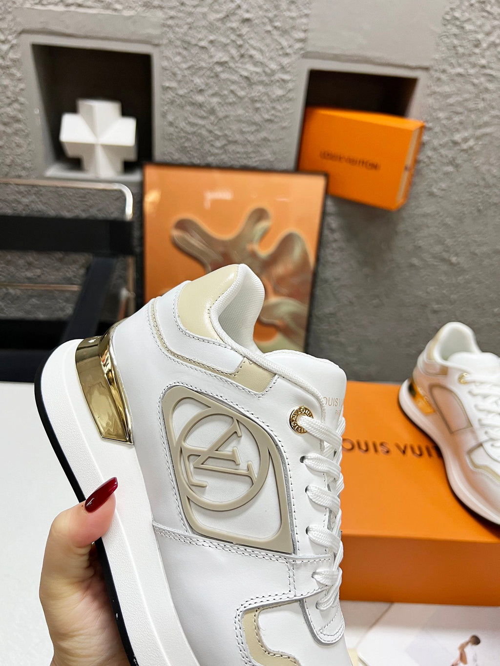 LV WOMEN SNEAKER IN WHITE MIX BEIGE CREAM CALFSKIN