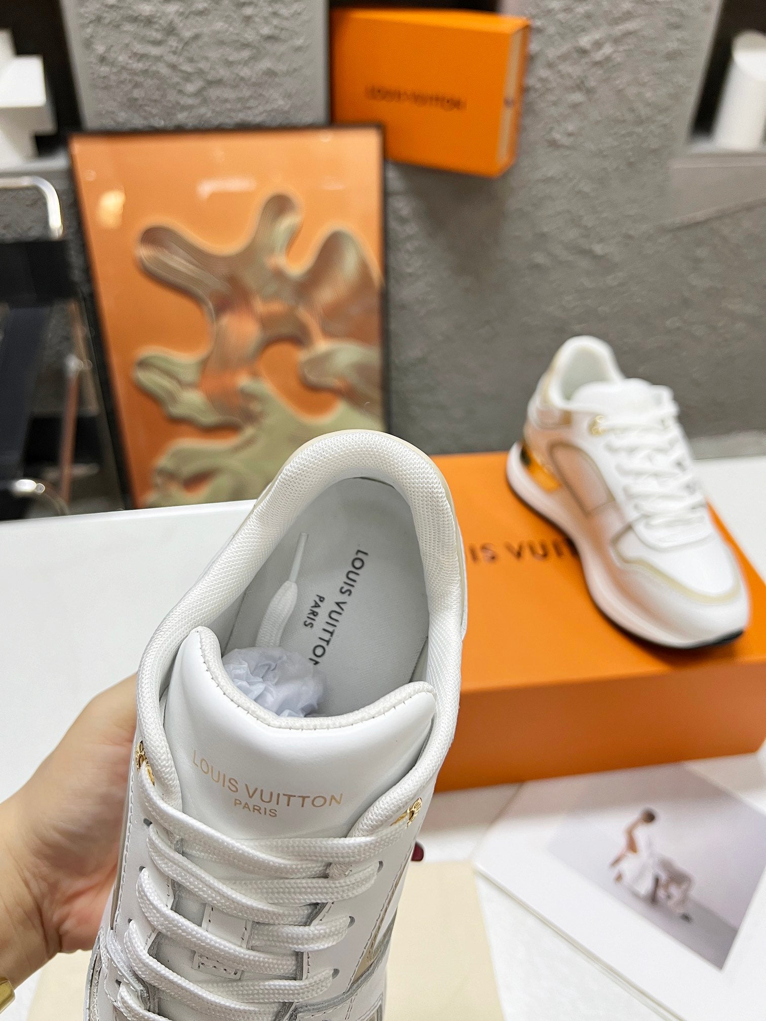 LV WOMEN SNEAKER IN WHITE MIX BEIGE CREAM CALFSKIN