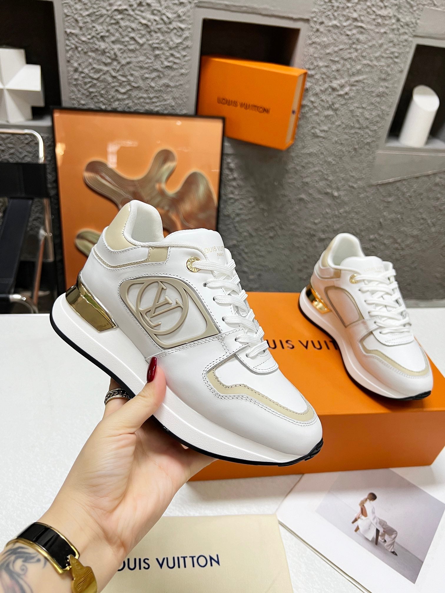 LV WOMEN SNEAKER IN WHITE MIX BEIGE CREAM CALFSKIN