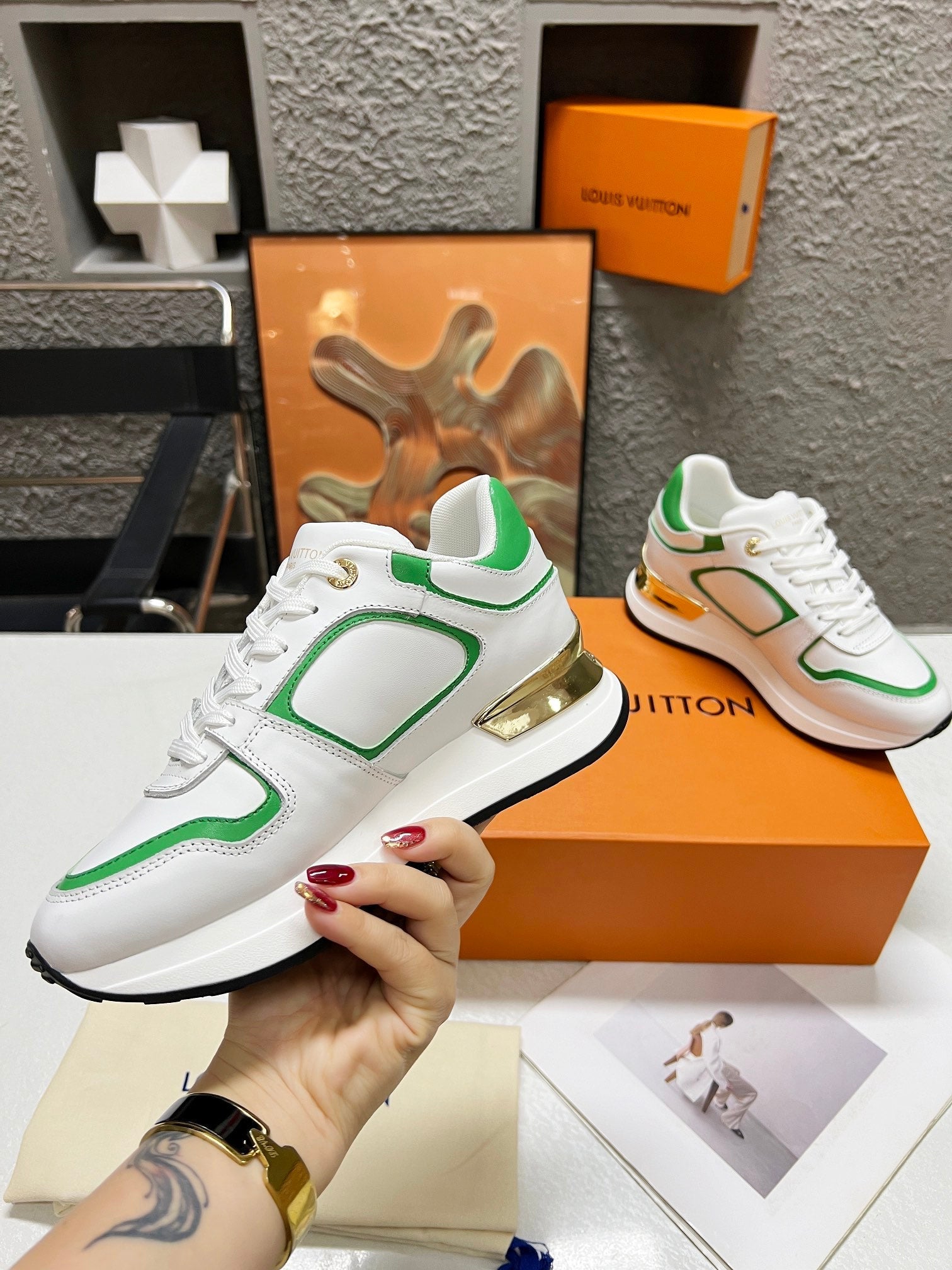 LV WOMEN SNEAKER IN WHITE MIX GREEN CALFSKIN