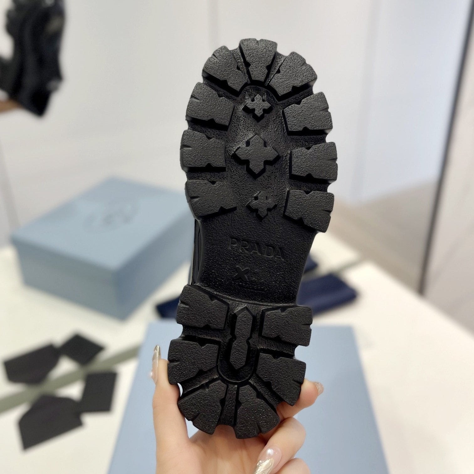 MONOLITH LACE-UP LOAFER IN BLACK GLOSSY CALFSKIN ATTACHED TRIANGLE LOGO