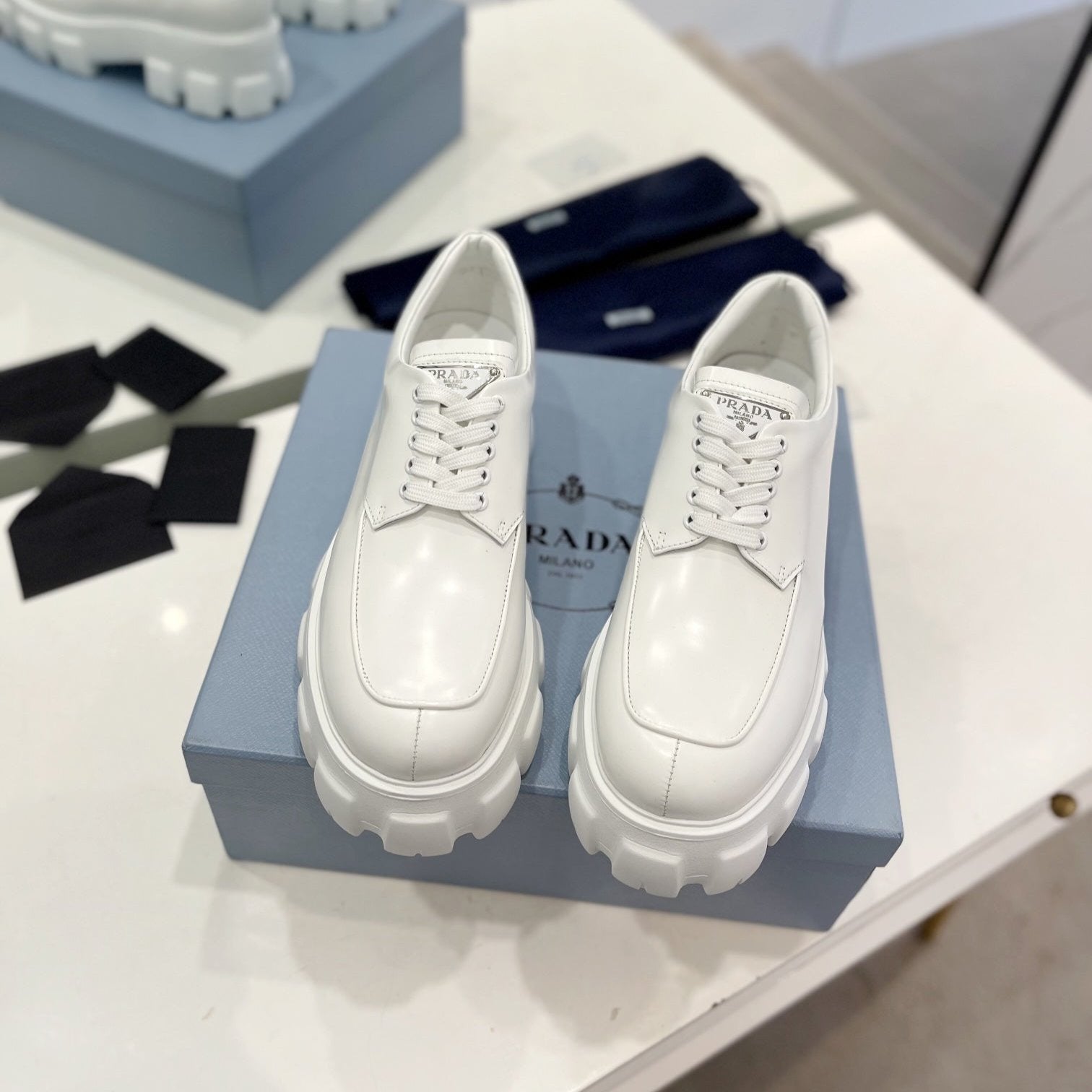 MONOLITH LACE-UP LOAFER IN WHITE CALFSKIN ATTACHED TRIANGLE LOGO