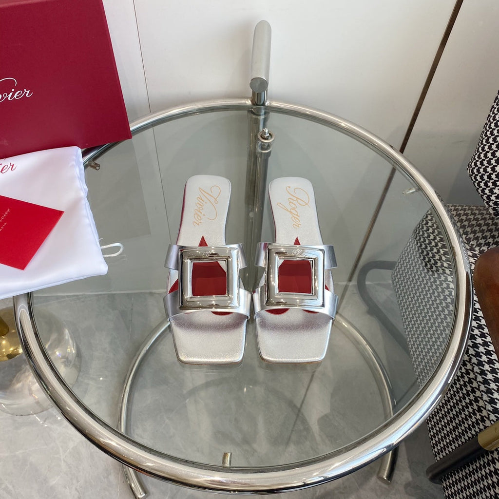 VIV' BY THE SEA LOVE METAL MULES IN SILVER PATENT CALFSKIN