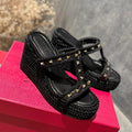 ROCKSTUD LAMINATED NAPPA WEDGE SANDAL 100 MM BLACK