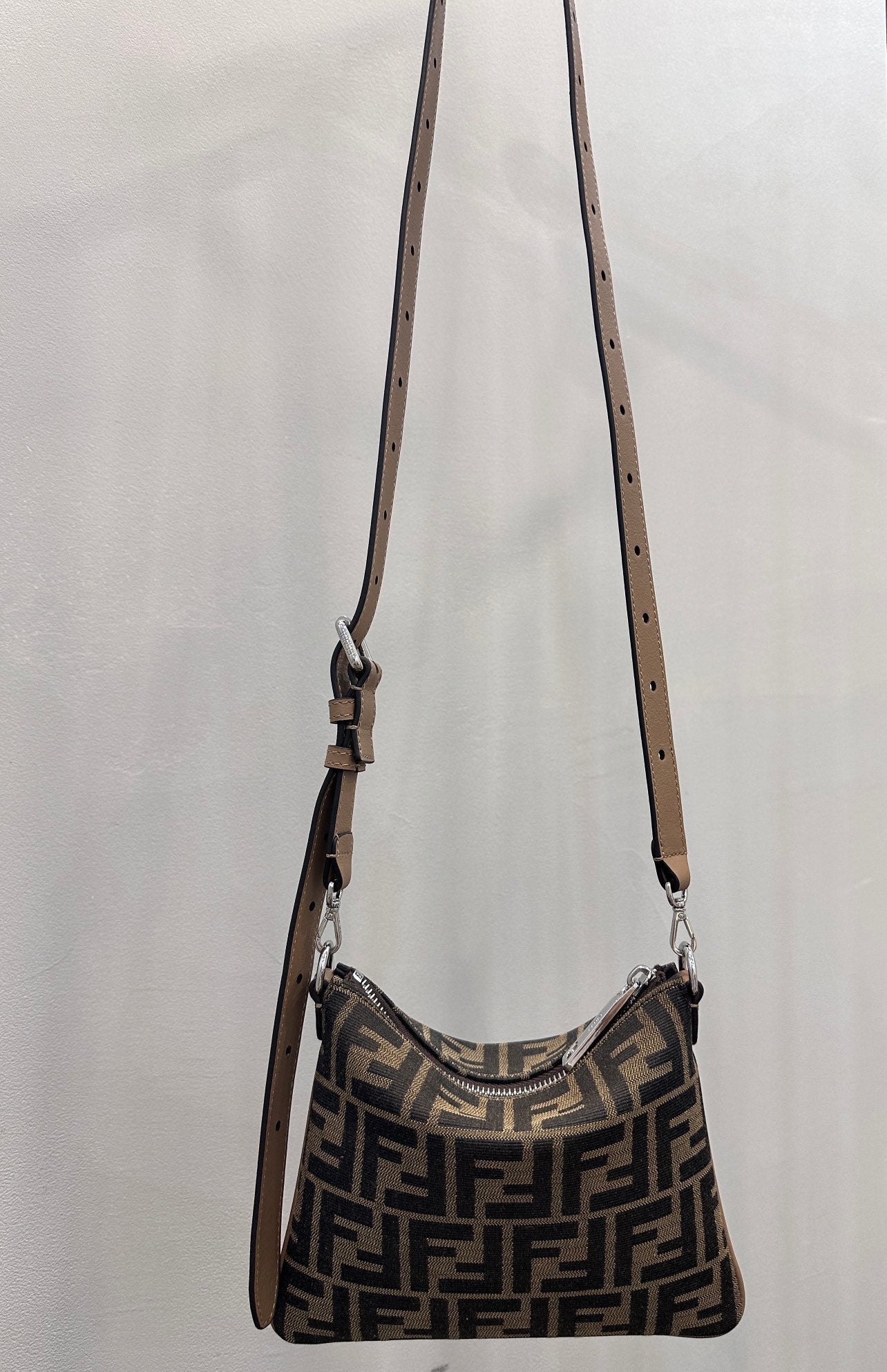 SHOULDER BAG 19 WITH FF MOTIF IN BROWN JACQUARD FABRIC