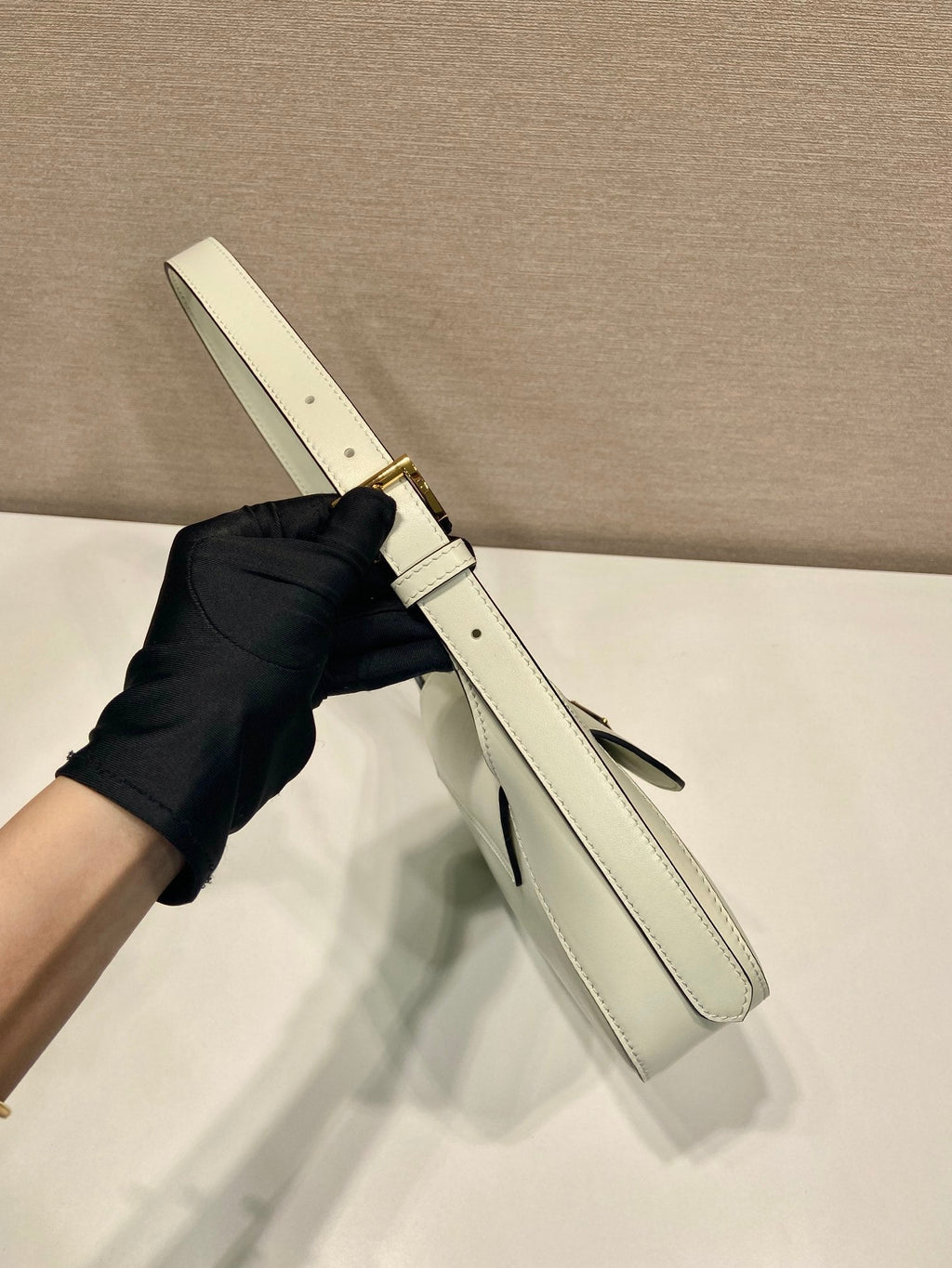 FLAP BAG 25 IN WHITE SMOOTH CALFSKIN TRIANGLE LOGO