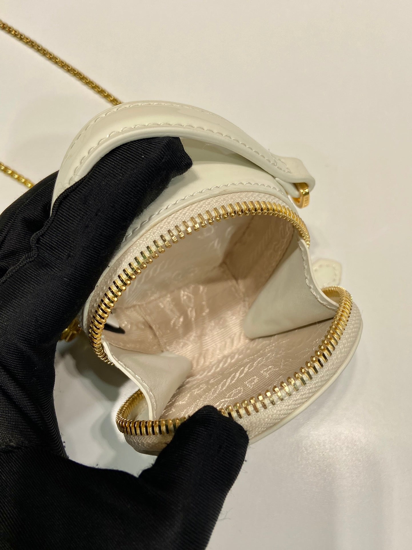 MINI ROUND BAG 8 IN WHITE GLOSSY CALFSKIN GOLD HARDWARE