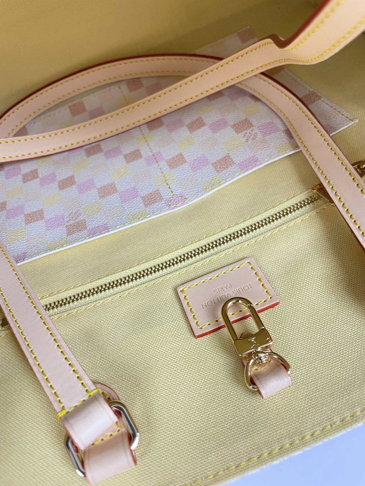 ONTHEGO 35 IN PEACH DAMIER GIANT CANVAS