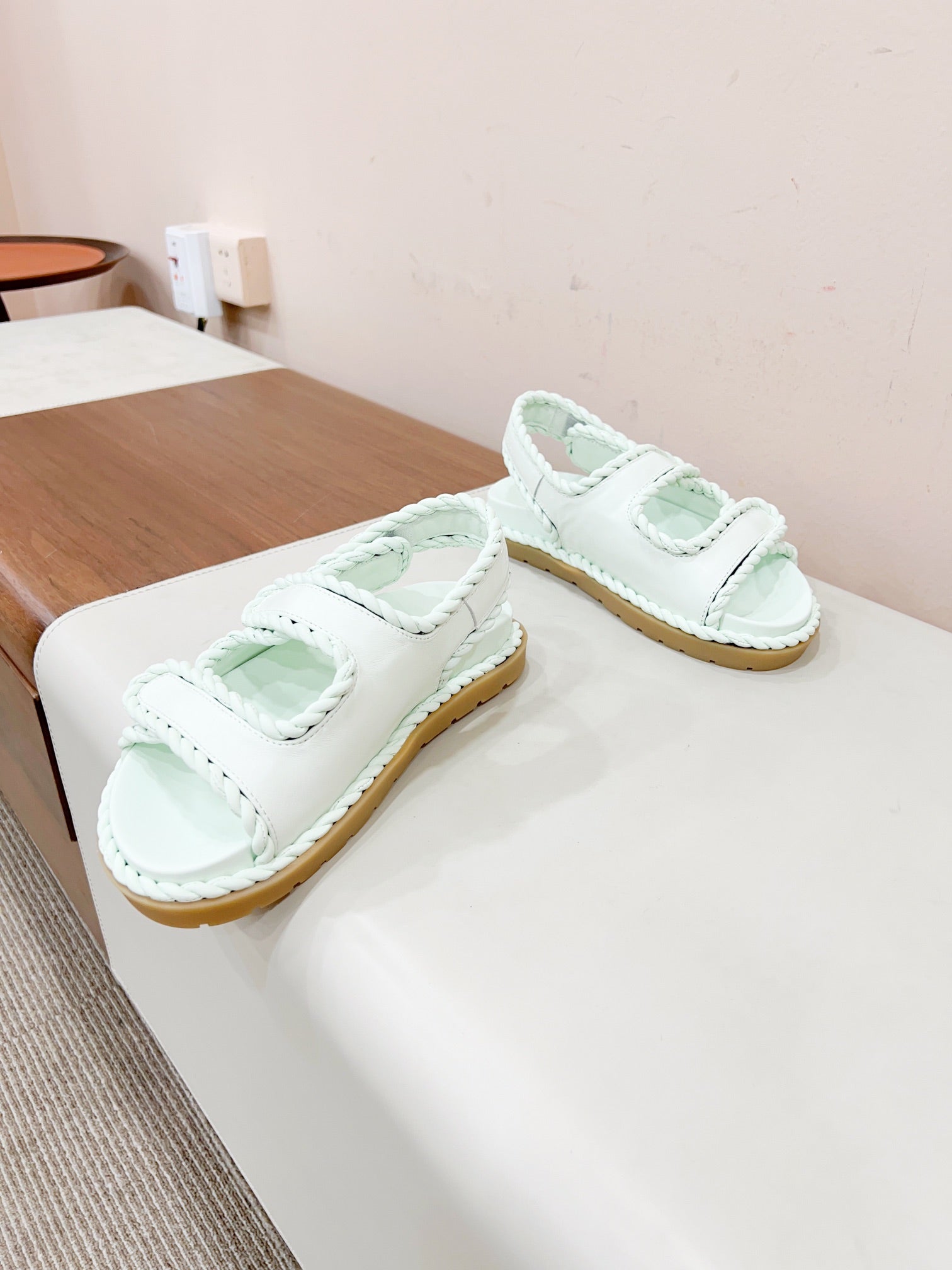 REFINED DAD SANDAL IN WHITE LAMBSKIN