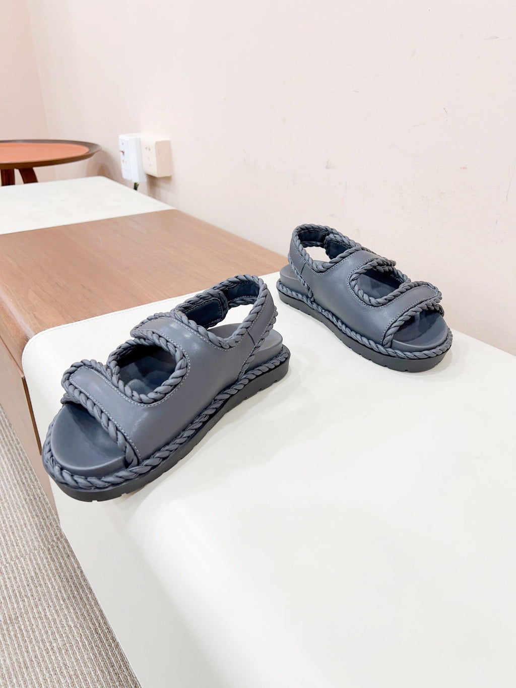 REFINED DAD SANDAL IN BLACK LAMBSKIN