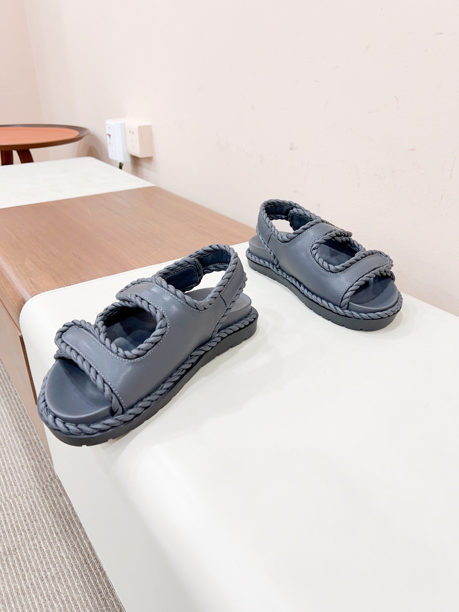 REFINED DAD SANDAL IN BLACK LAMBSKIN