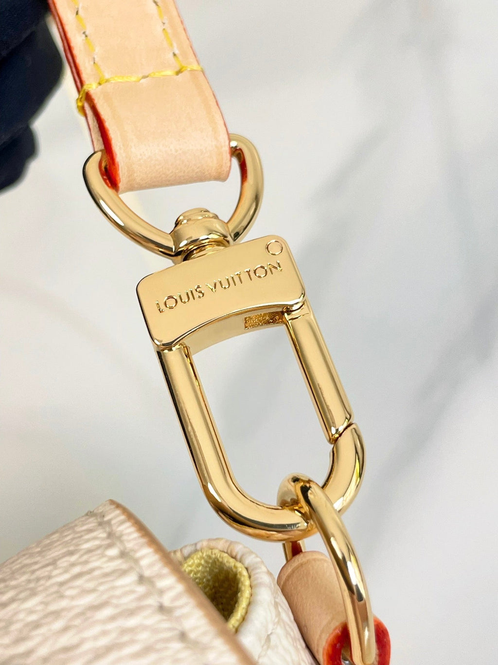 POCHETTE MÉTIS EAST WEST 21 IN PEACH DAMIER GIANT CANVAS GOLD HARDWARE