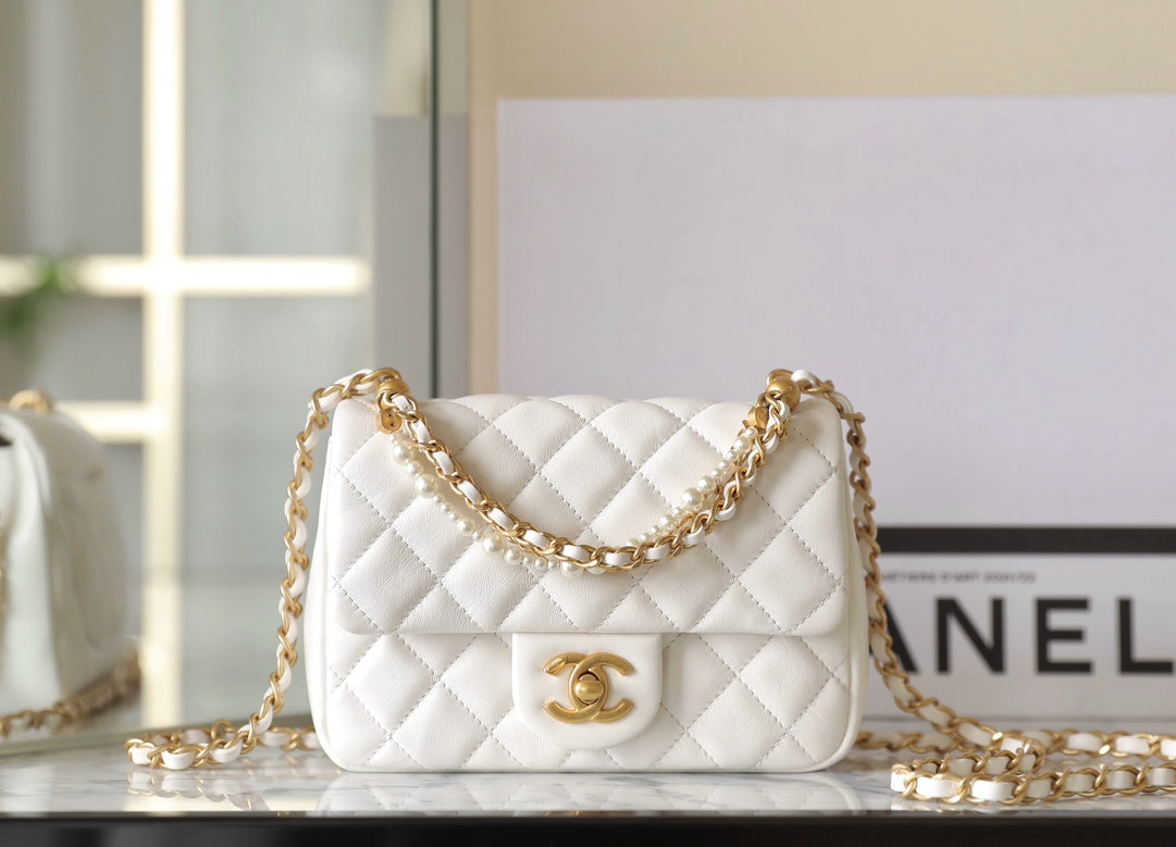 CHANEL 25S FLAP BAG 17 CM IN WHITE LAMBSKIN PEARL STRAP WITH GOLD HARDWARE