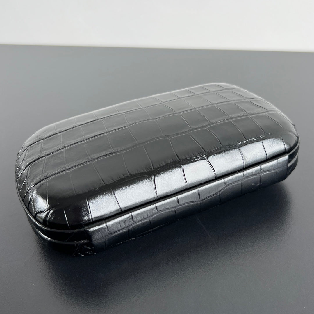 KNOT 19 IN BLACK CROCODILE PATTERN CALFSKIN