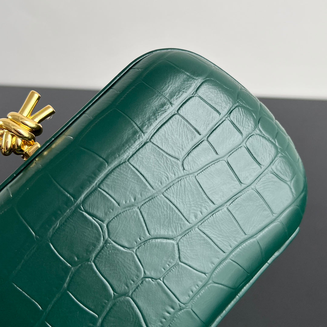 KNOT 19 IN EDEN GREEN CROCODILE PATTERN CALFSKIN