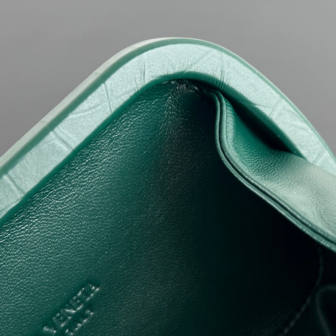 KNOT 19 IN EDEN GREEN CROCODILE PATTERN CALFSKIN