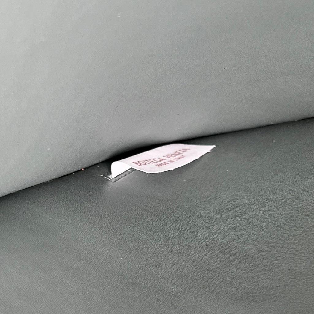 LARGE CASSETTE POUCH 35 IN GUNSMOKE CALFSKIN