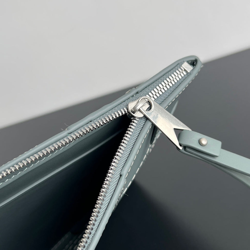 LARGE CASSETTE POUCH 35 IN GUNSMOKE CALFSKIN