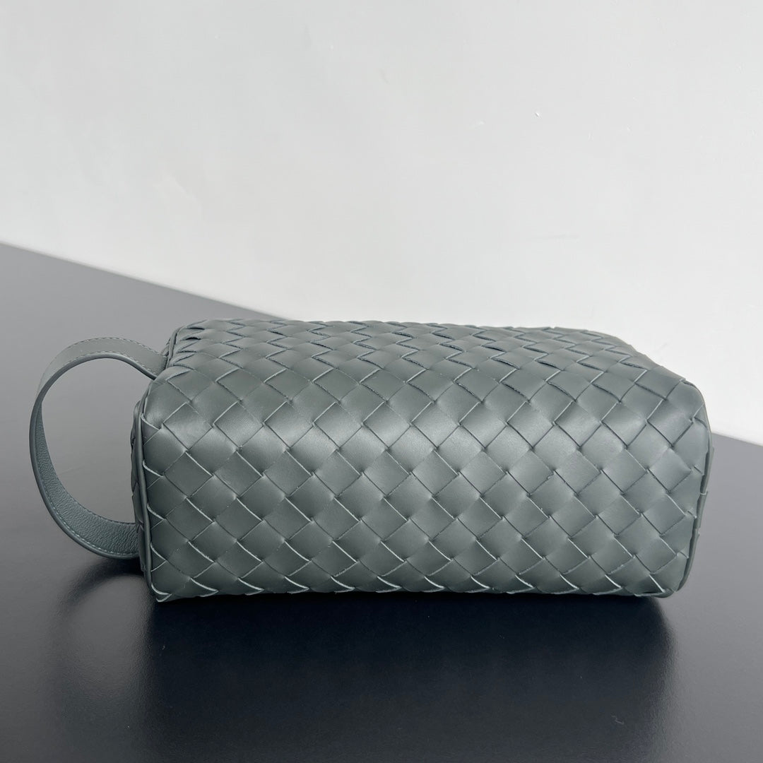 INTRECCIATO CLUTCH 26 IN CORDUROY GRAY CALFSKIN