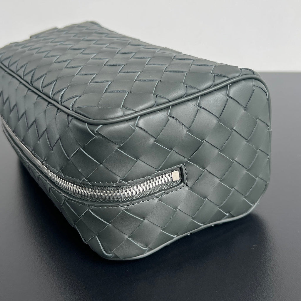 INTRECCIATO CLUTCH 26 IN CORDUROY GRAY CALFSKIN