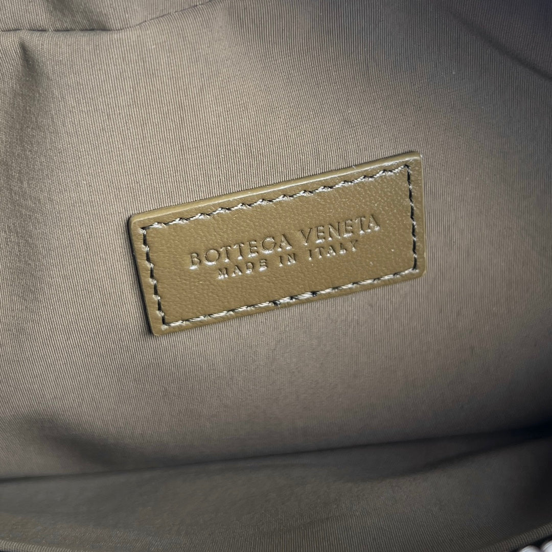 INTRECCIATO CLUTCH 26 IN BARLEY CORN CALFSKIN