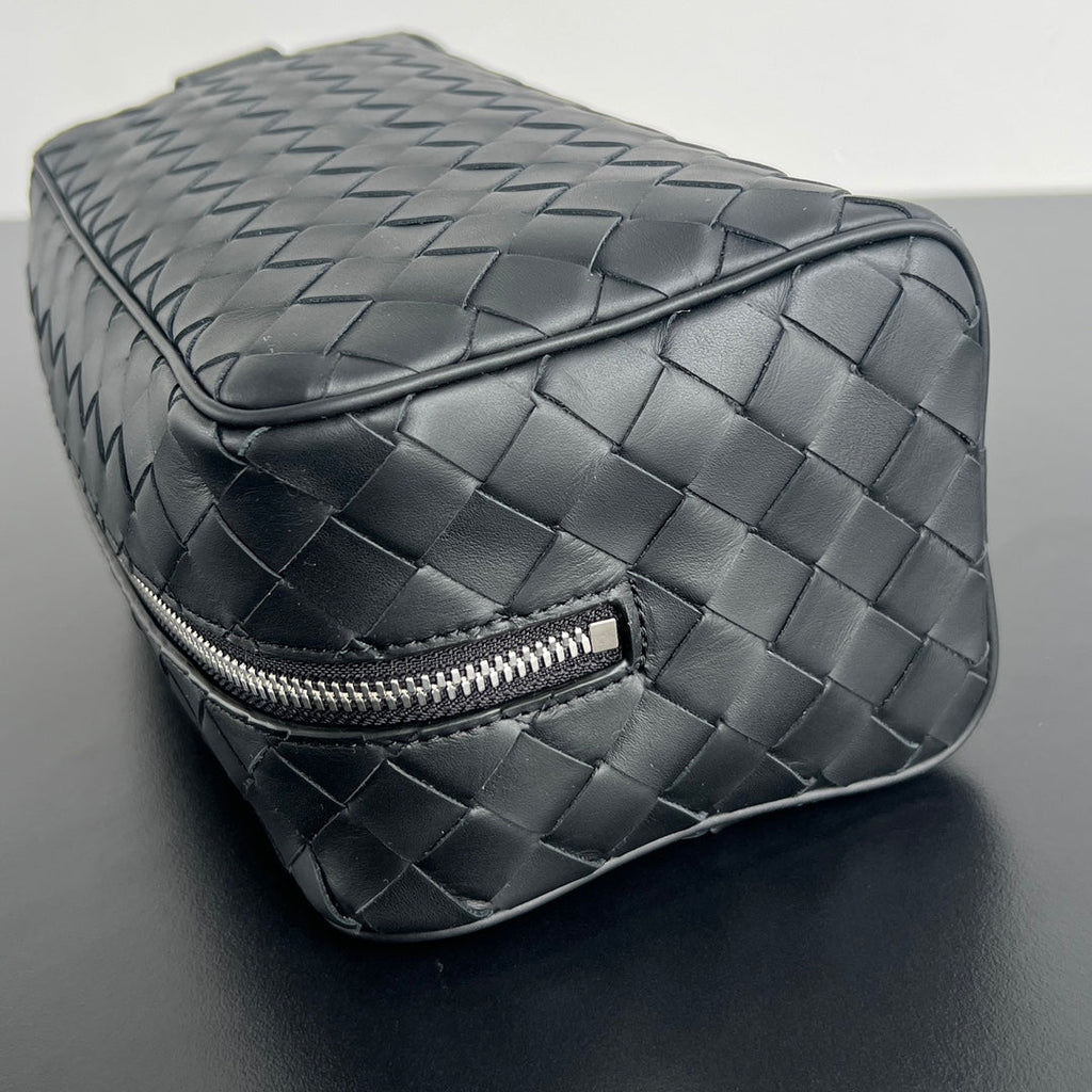 INTRECCIATO CLUTCH 26 IN BLACK CALFSKIN
