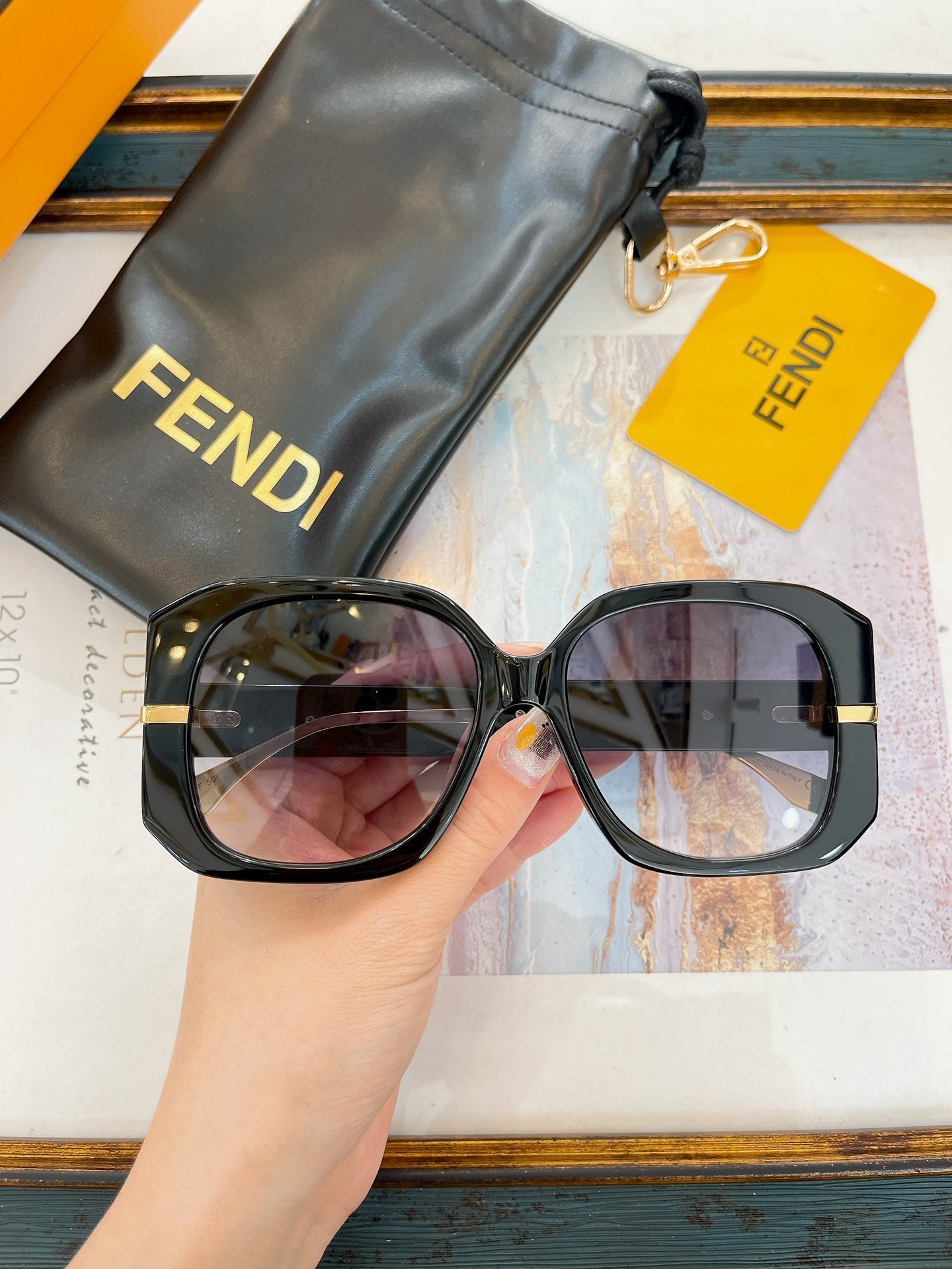 OVERSIZED FF DIAMONDS SQUARE FRAME SUNGLASSES FE40065F IN ACETATE