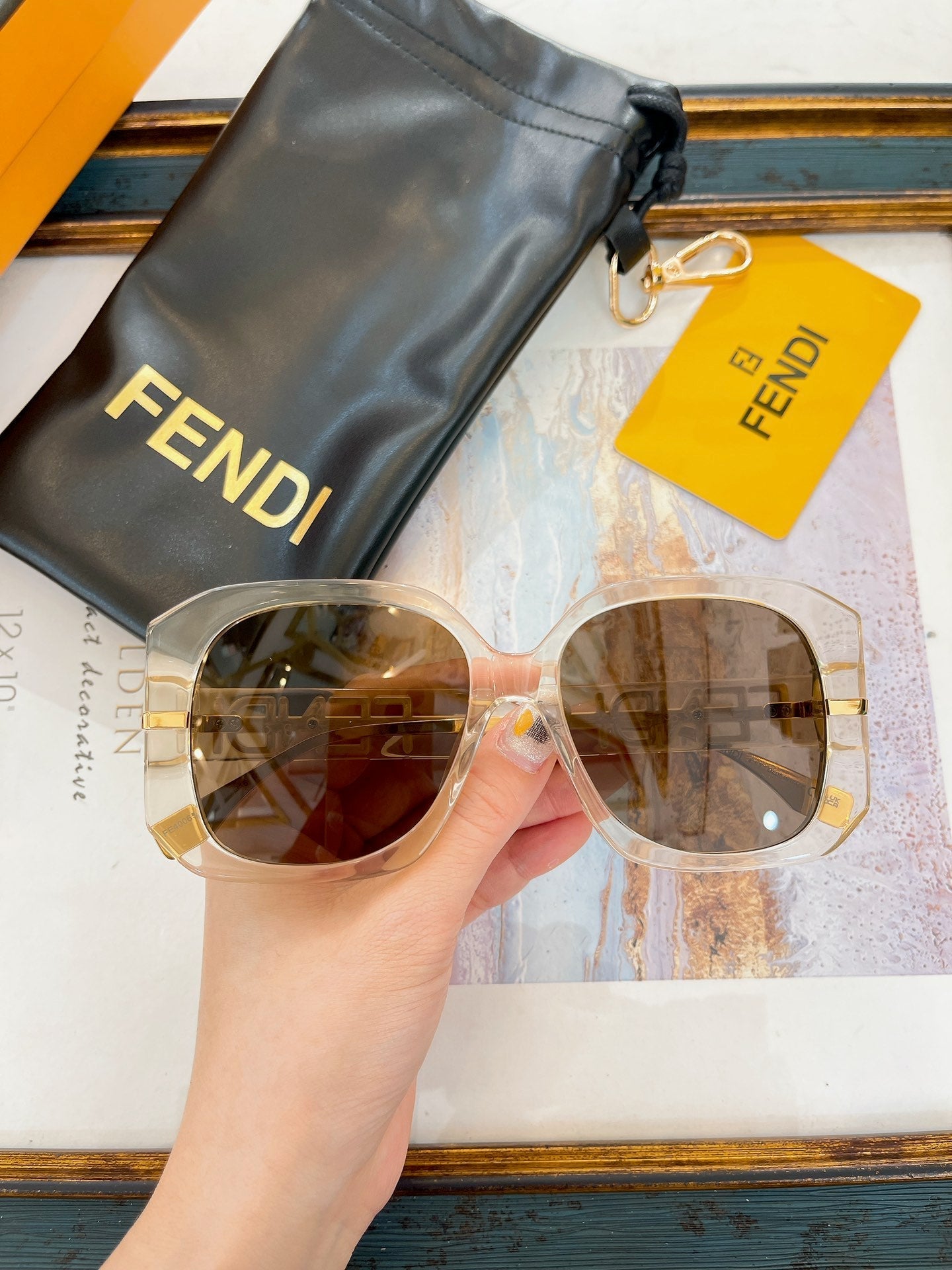 OVERSIZED FF DIAMONDS SQUARE FRAME SUNGLASSES FE40065F IN ACETATE