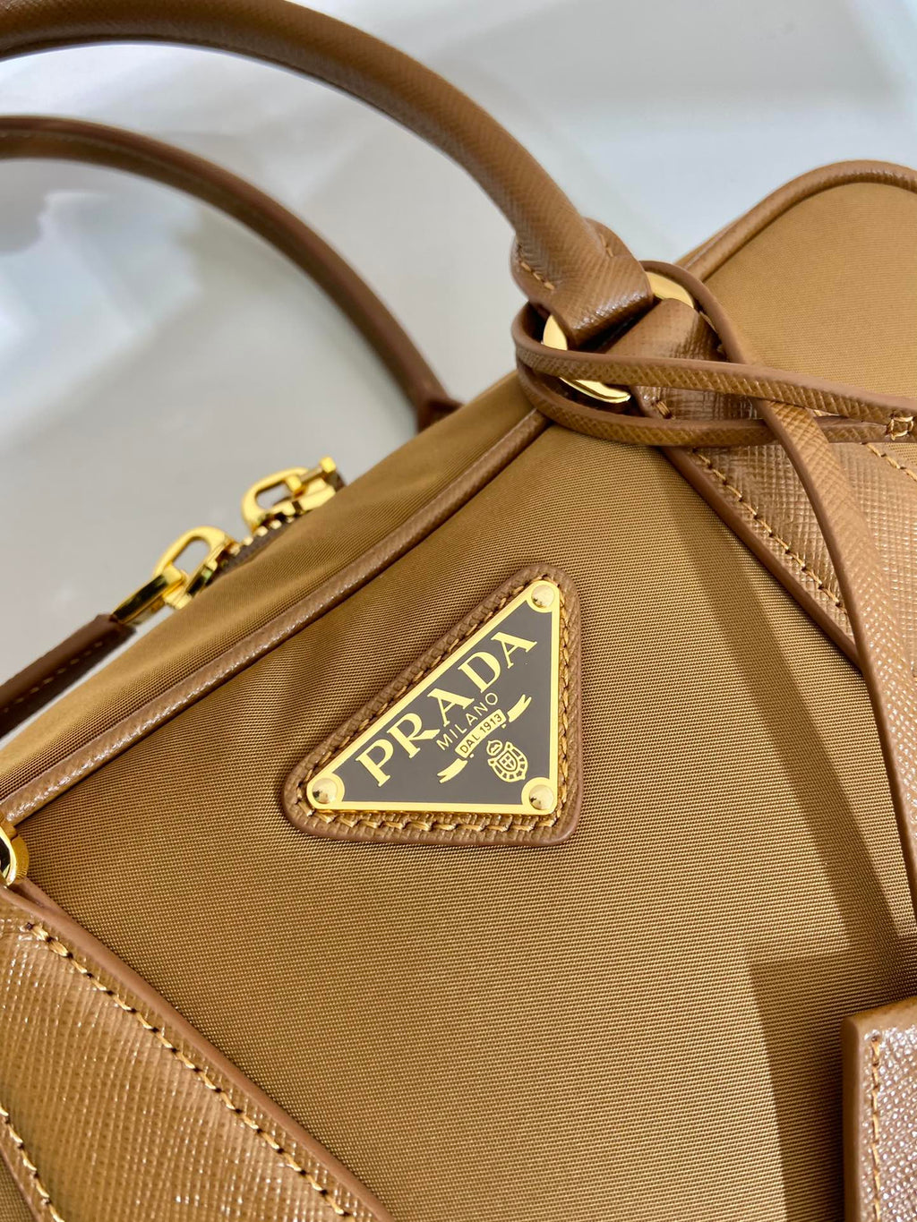 SMALL TOP HANDLE BAG 25 IN GOLDEN BROWN NYLON AND CALFSKIN TRIM