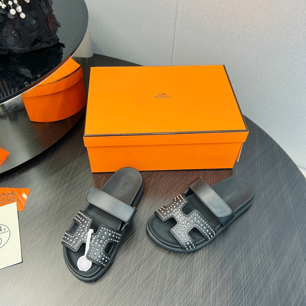 CHYPRE SANDAL BLACK CALFSKIN STYLIZED