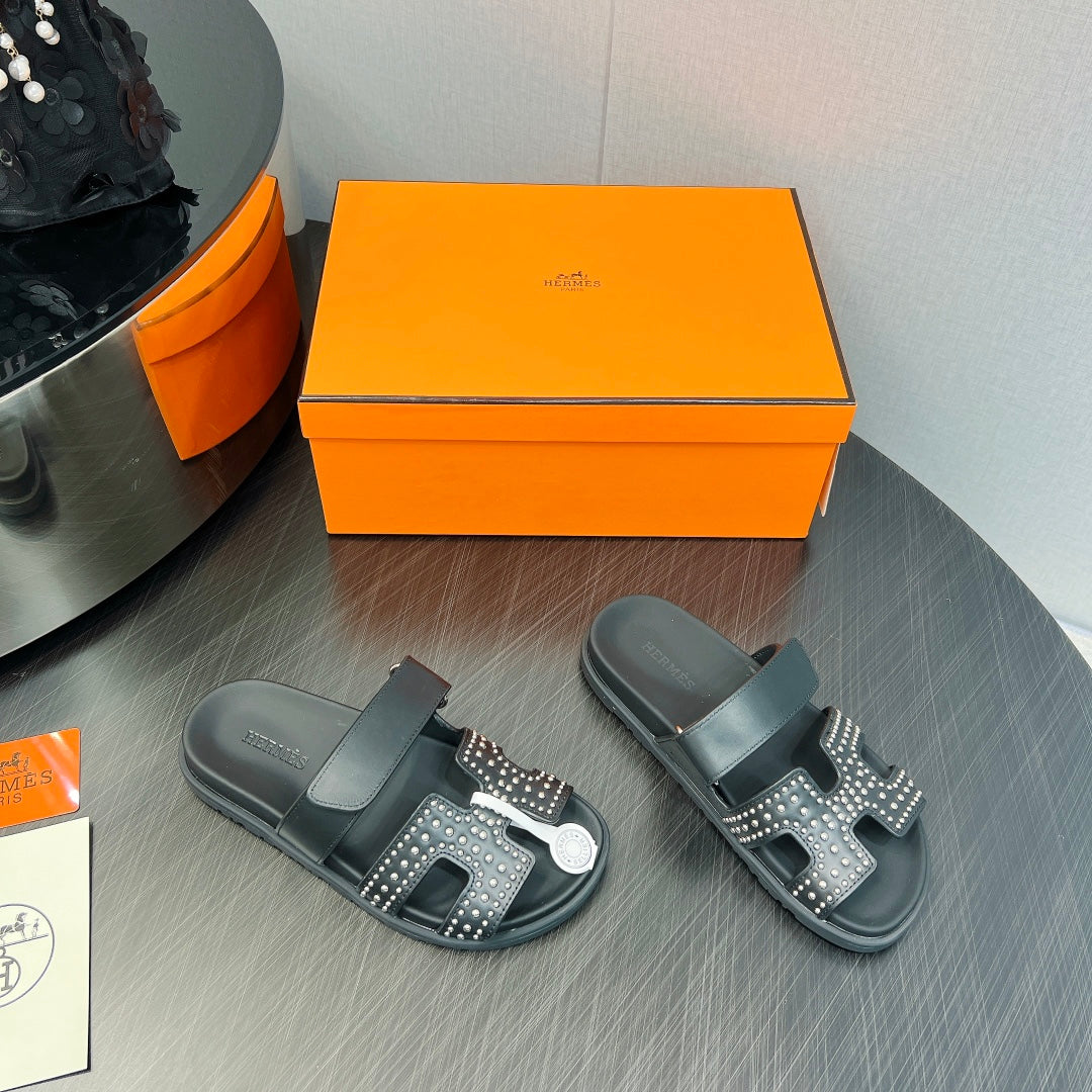 CHYPRE SANDAL BLACK CALFSKIN STYLIZED