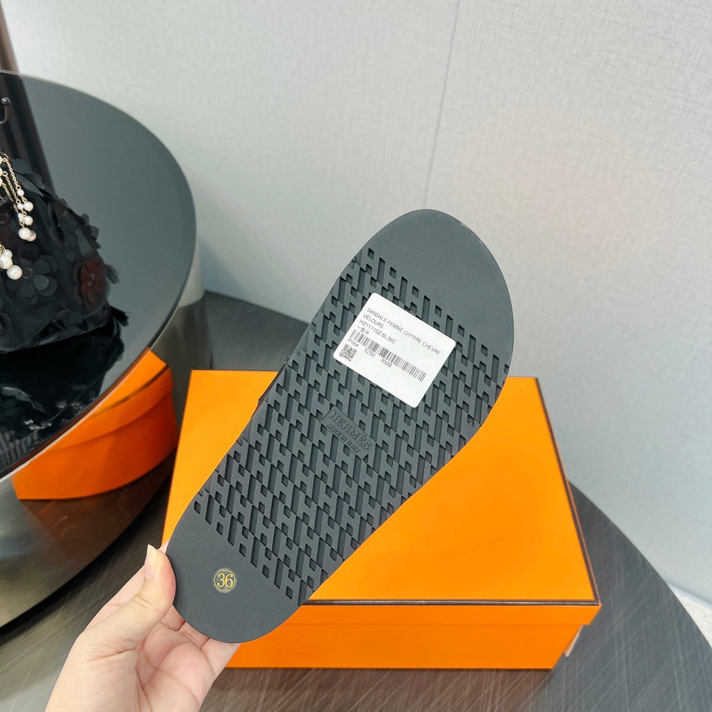 CHYPRE SANDAL BLACK CALFSKIN STYLIZED