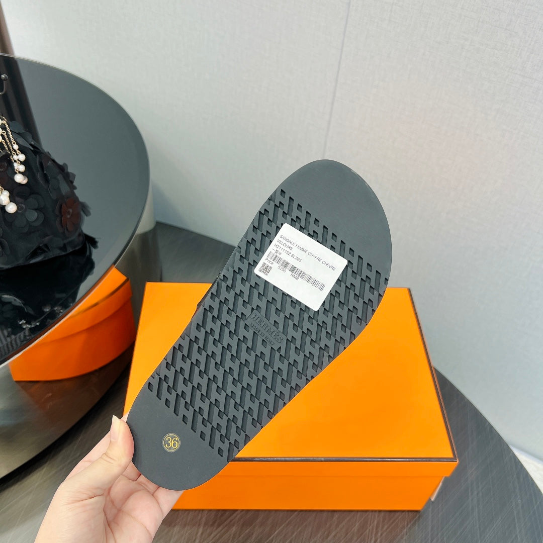 CHYPRE SANDAL BLACK CALFSKIN STYLIZED